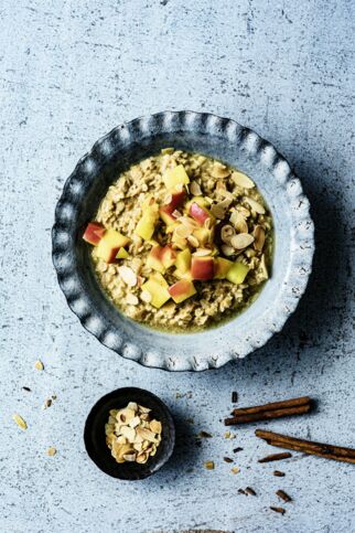 Kokos-Porridge mit Apfelkompott Kokos-Porridge mit Apfelkompott
