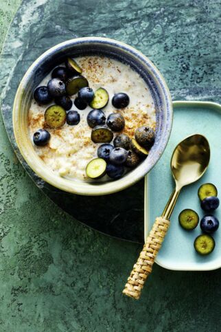 Reisbrei mit Beeren und Mandeln Reisbrei mit Beeren und Mandeln