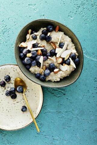 Heidelbeer-Nuss-Porridge Heidelbeer-Nuss-Porridge