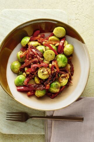 Rosenkohl mit Paprika und Tomaten Rosenkohl mit Paprika und Tomaten