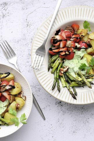 Spargel-Bowl an grüner Sauce Spargel-Bowl an grüner Sauce