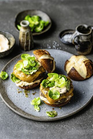 Wildschweinburger mit Rosenkohl Wildschweinburger mit Rosenkohl