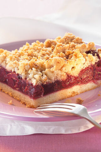 Kirschkuchen mit Mandelstreuseln Kirschkuchen mit Mandelstreuseln