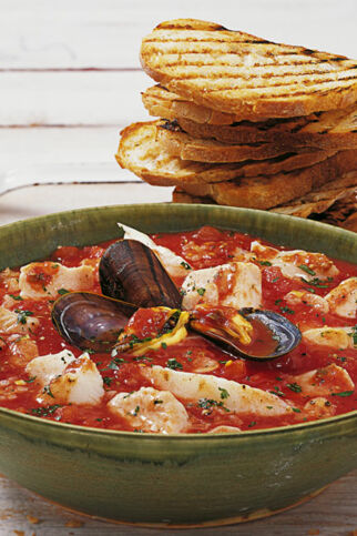 Tomaten-Fisch-Suppe mit Muscheln