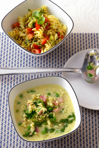 Nudelsuppe mit Ei