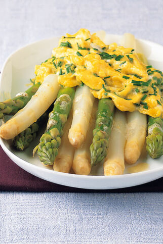 Spargel mit Rührei