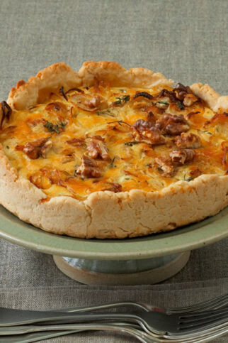 Zwiebelkuchen mit Walnüssen Zwiebelkuchen mit Walnüssen