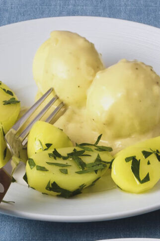 Senfeier zu Petersilienkartoffeln