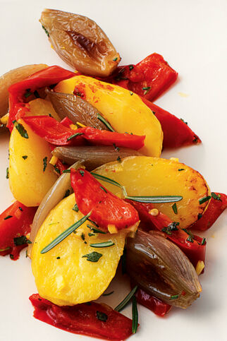 Ofenkartoffeln mit Paprika und Schalotten Ofenkartoffeln mit Paprika und Schalotten