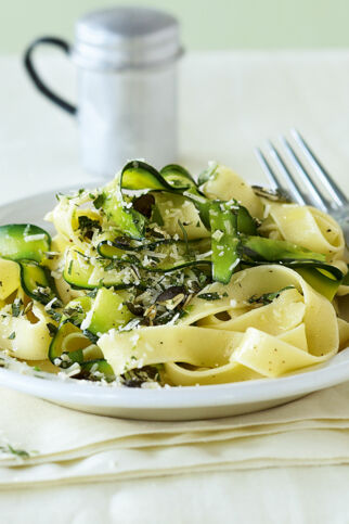 Zucchini-Limetten-Nudeln