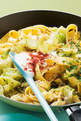 Nudeln mit Kohl und Feta Nudeln mit Kohl und Feta