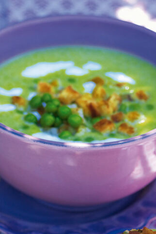 Erbsencremesuppe mit Croûtons Erbsencremesuppe mit Croûtons