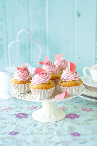 Rosen-Litschi-Cupcakes