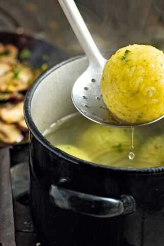 Kartoffel-Majoran-Knödel mit Champignons