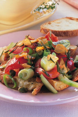 Brotsalat mit Rosmarin Brotsalat mit Rosmarin