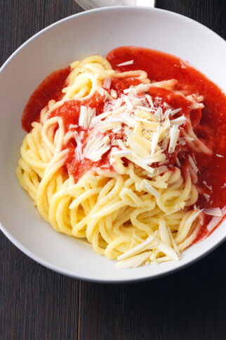 Grieß-Spaghetti Grieß-Spaghetti