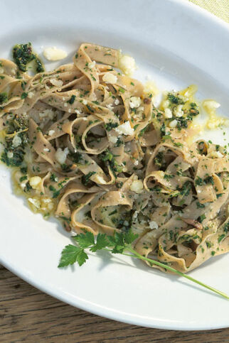 Petersiliennudeln mit Käse Petersiliennudeln mit Käse