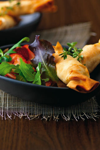 Ziegenkäse-Bonbons auf würzigem Salat Ziegenkäse-Bonbons auf würzigem Salat