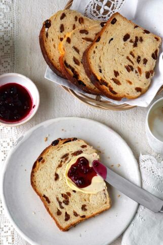 Dinkelstuten mit Rosinen Dinkelstuten mit Rosinen