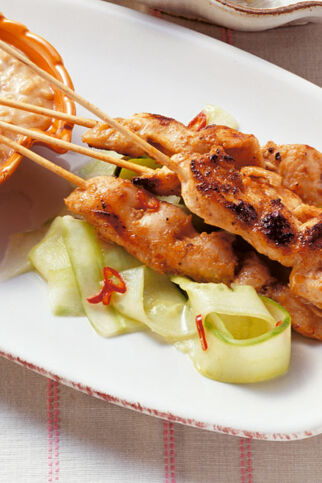 Saté-Spieße mit Erdnuss-Sauce Saté-Spieße mit Erdnuss-Sauce