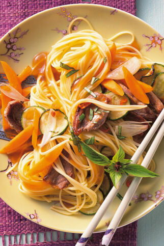 Nudeln mit Entenbrust und Thai-Basilikum Nudeln mit Entenbrust und Thai-Basilikum