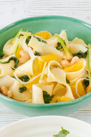 Orangen-Cashew-Nudelpfanne