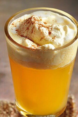 Apfelpunsch mit Sahnehaube Apfelpunsch mit Sahnehaube