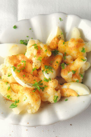 Karfiol mit Butterbröseln und Ei Karfiol mit Butterbröseln und Ei