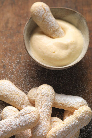 Weinchaudeau mit Biskotten Weinchaudeau mit Biskotten