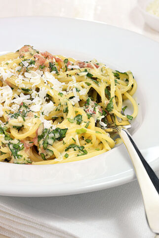 Pasta mit Kräuter-Carbonara Pasta mit Kräuter-Carbonara