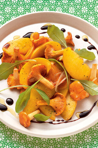 Pfifferlingsalat mit Pfirsichen Pfifferlingsalat mit Pfirsichen