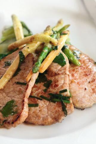 Minutensteak mit Spargel und Kohlrabi Minutensteak mit Spargel und Kohlrabi