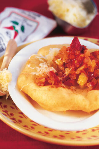 Langos mit Paprikagemüse