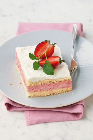 Erdbeer-Biskuit-Schnitten Erdbeer-Biskuit-Schnitten