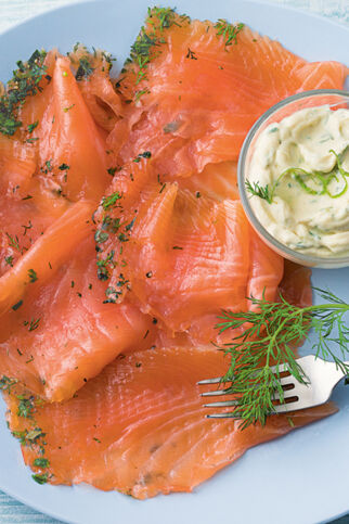 Graved Lachs mit Limetten-Senf-Dip Graved Lachs mit Limetten-Senf-Dip