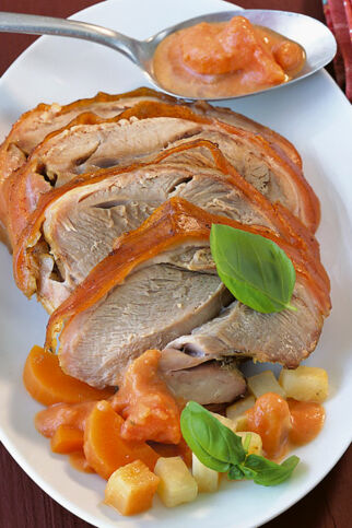 Schweinebraten mit Gemüsesauce Schweinebraten mit Gemüsesauce