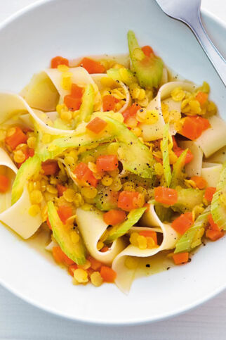 Gemüsetopf mit Nudeln und Linsen Gemüsetopf mit Nudeln und Linsen