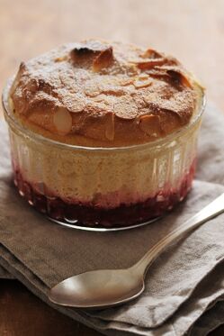 Rhabarberkompott mit Soufflé-Häubchen