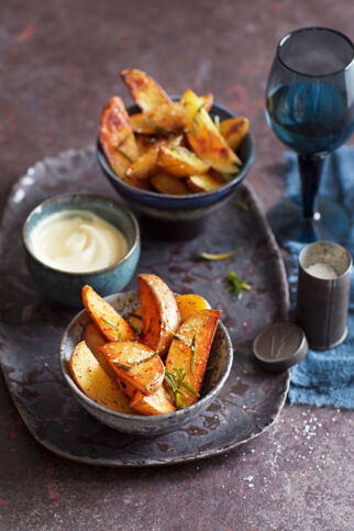 Rosmarin-Chili-Wedges mit Aïoli Rosmarin-Chili-Wedges mit Aïoli