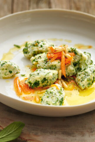 Grünkohl-Malfatti mit Kürbisbutter Grünkohl-Malfatti mit Kürbisbutter