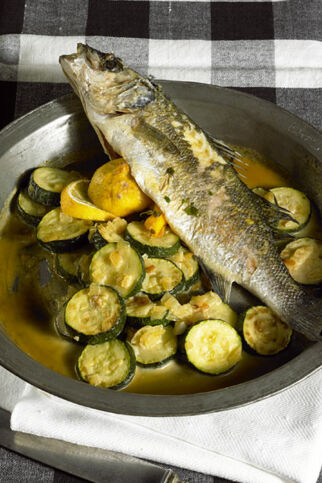 Wolfsbarsch auf Zucchinigemüse