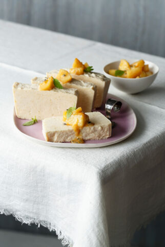 Apfelparfait mit Apfel-Passionsfrucht-Kompott Apfelparfait mit Apfel-Passionsfrucht-Kompott