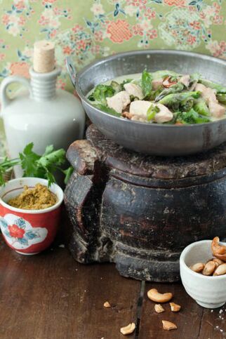 Grünes Hähnchen-Gemüse-Curry Grünes Hähnchen-Gemüse-Curry