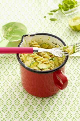 Zucchini-Minze-Nudeln Zucchini-Minze-Nudeln