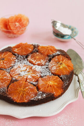 Grapefruitkuchen mit schwarzem Pfeffer