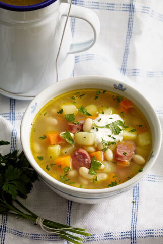 Weiße Bohnensuppe mit Mettendchen Weiße Bohnensuppe mit Mettendchen