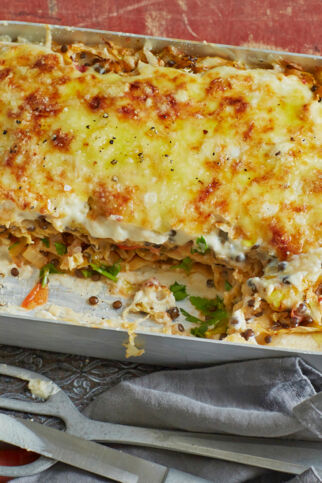 Wirsing-Tomaten-Lasagne mit Beluga-Linsen Wirsing-Tomaten-Lasagne mit Beluga-Linsen