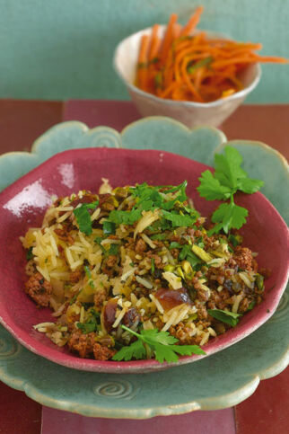 Pilaf mit Lammhack und Datteln