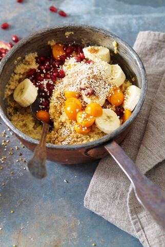 Warmes Hirsefrühstück mit Granatapfel Warmes Hirsefrühstück mit Granatapfel