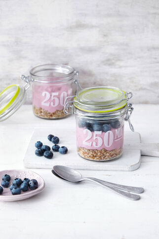 Beeren-Kokos-Cheesecake im Glas Beeren-Kokos-Cheesecake im Glas